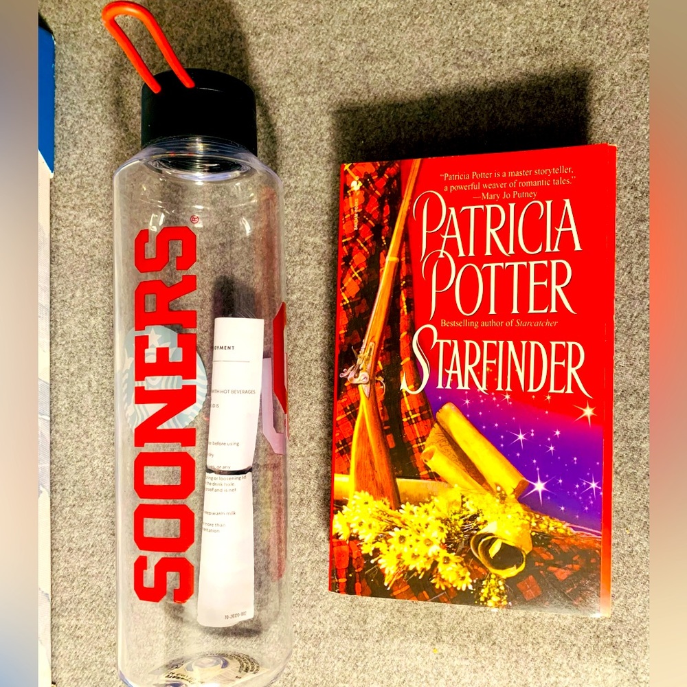 NWT Starbucks Sooners Liquid Carrier with GWP novel to chill by the beach